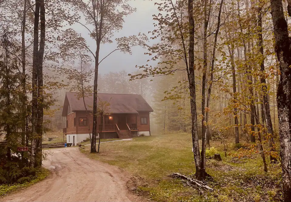 Michigan elopement airbnbs pictured rocks